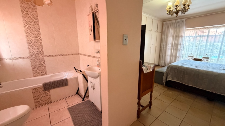To Let 4 Bedroom Property for Rent in Die Bult North West